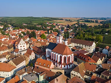 Dettelbach aus der Vogelperspektive (Dettelbach/Fränkisches Weinland)