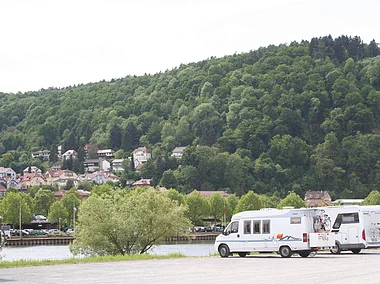 Wohnmobilstellplatz Kreuzwertheim mit Blick auf Wertheim