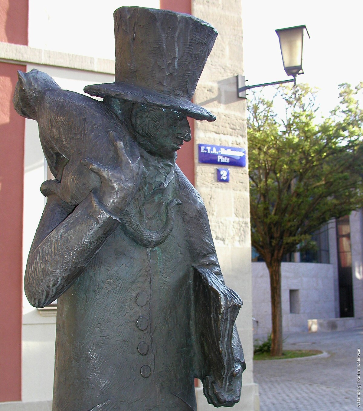 E.T.A.Hoffmann-Statue vor dem Theater (Bamberg, Steigerwald)